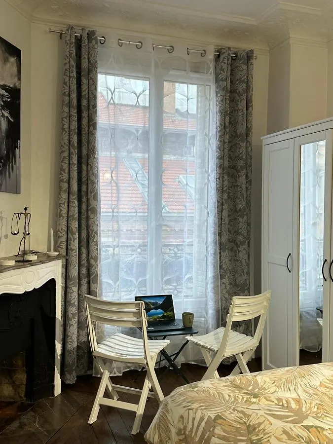 Apartment Private Room In Center Paris France