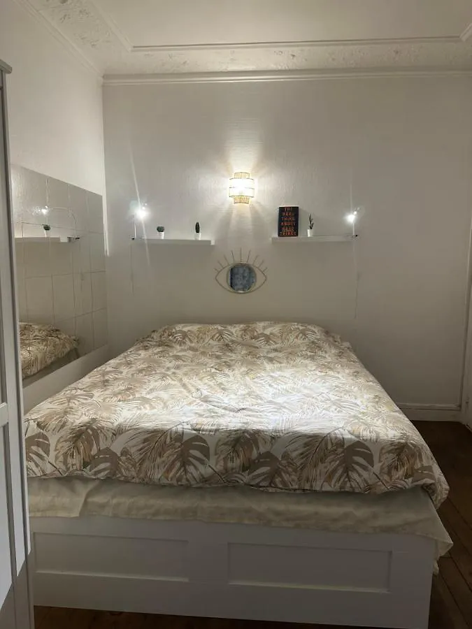 Private Room In Center Paris