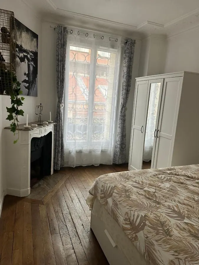Private Room In Center Paris 0*,  France